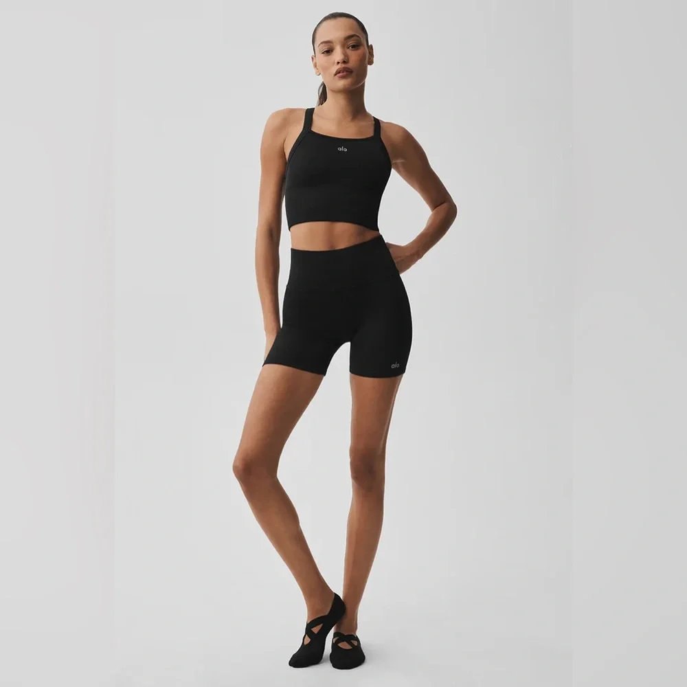 ALO YOGA | ✨NEW✨ Seamless Ribbed Favorite Short in Black